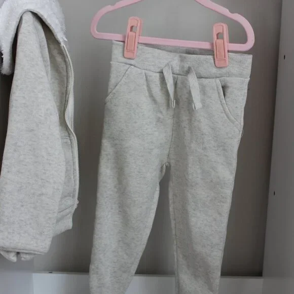 Toddler Girl 2 piece set - Picture 2 of 8